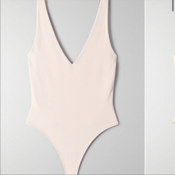 Babaton Tops - Aritzia Babaton Contour V- neck bodysuit Blush Pink Size Small